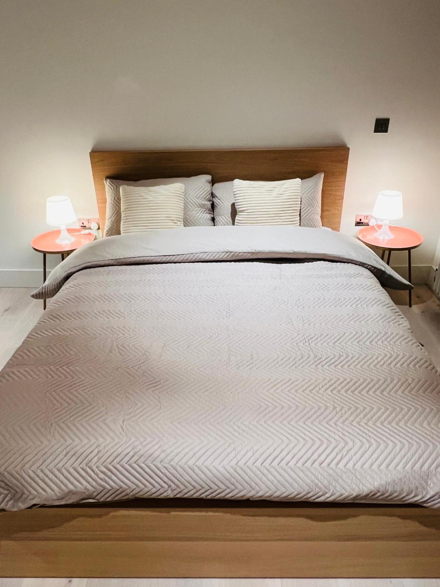 Private Room@leicestersquare In A Shared Flat