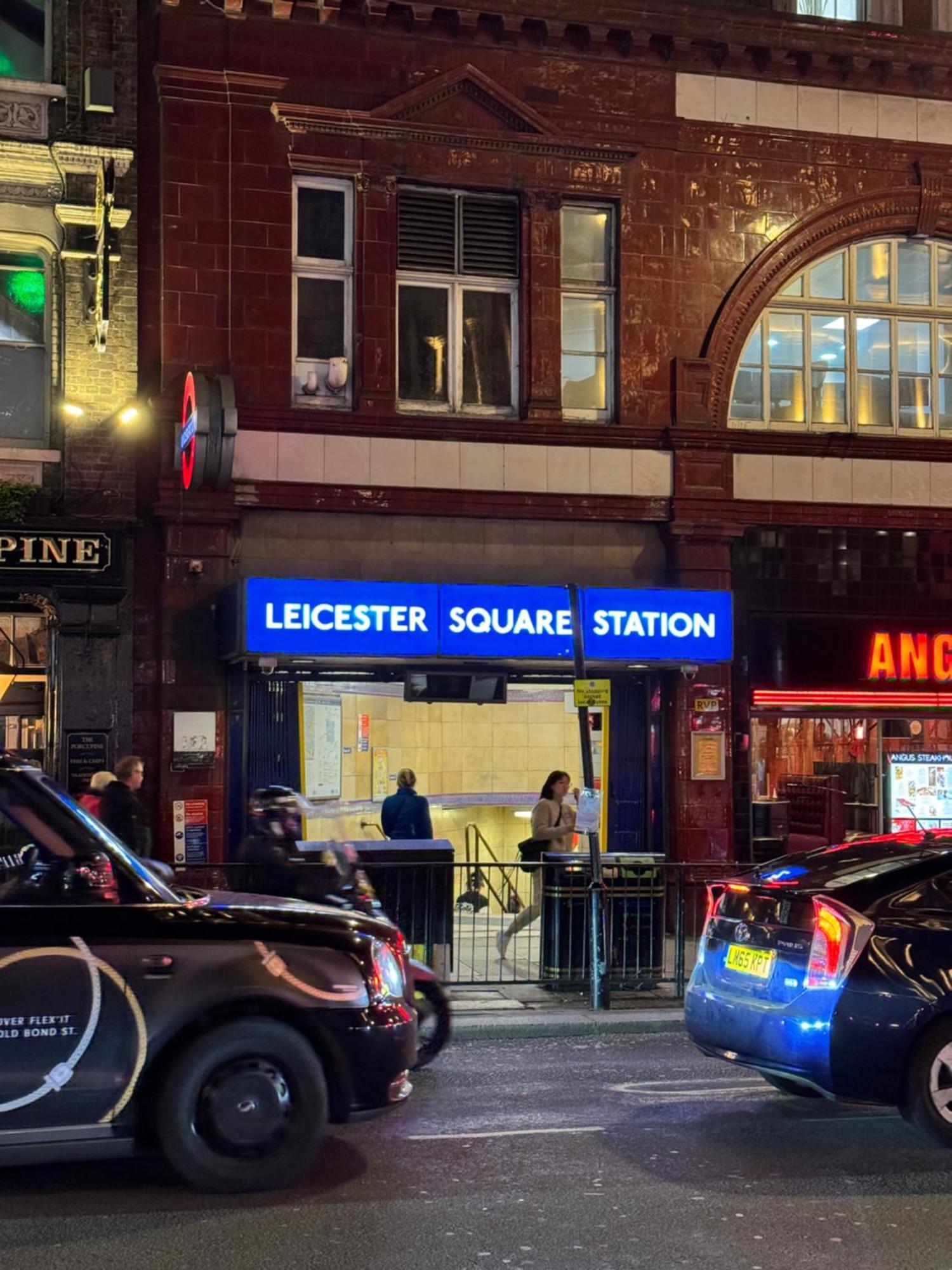 Private Room@leicestersquare In A Shared Flat Homestay